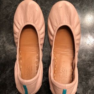 Womens Ballerina Pink Tieks Size 6